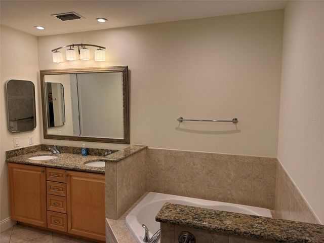 7702 LAKE VISTA COURT 303, Lakewood Ranch, FL 34202