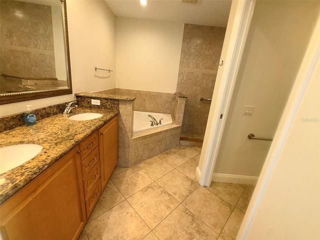 7702 LAKE VISTA COURT 303, Lakewood Ranch, FL 34202