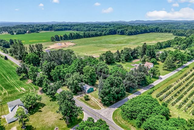 2423 S 40th Avenue, Shelby, MI 49455