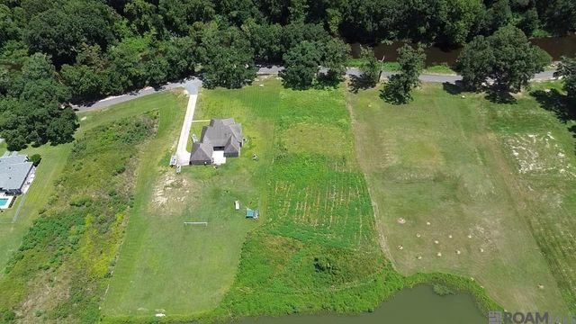 8573 New River Rd, St Amant, LA 70774