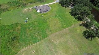 8573 New River Rd, St Amant, LA 70774