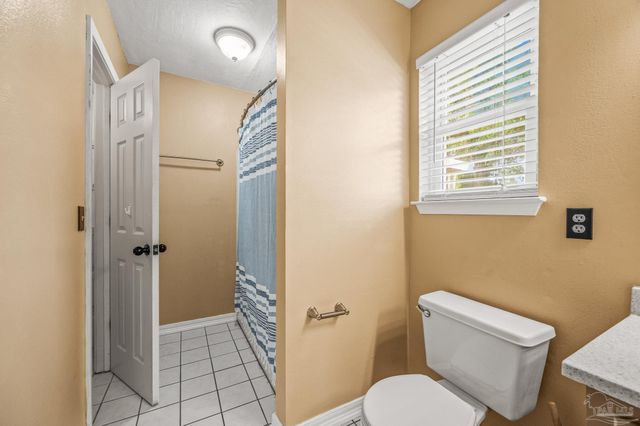 6641 Greenwell St, Pensacola, FL 32526