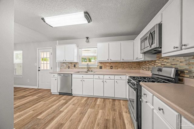 6641 Greenwell St, Pensacola, FL 32526