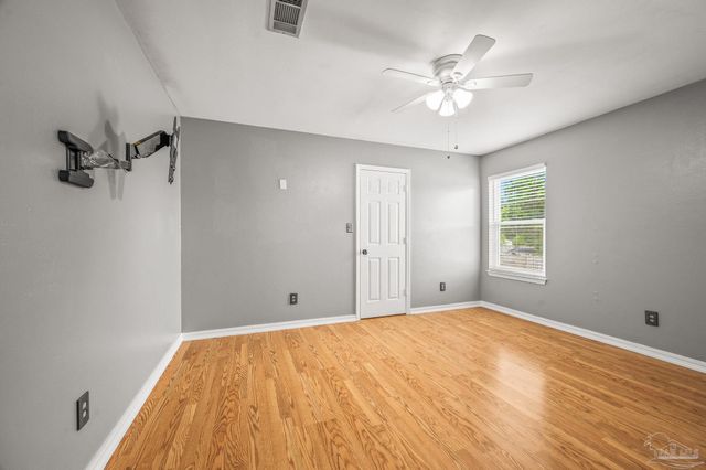 6641 Greenwell St, Pensacola, FL 32526
