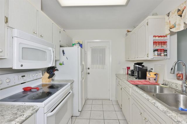 700 RUTGERS PLACE, Sun City Center, FL 33573