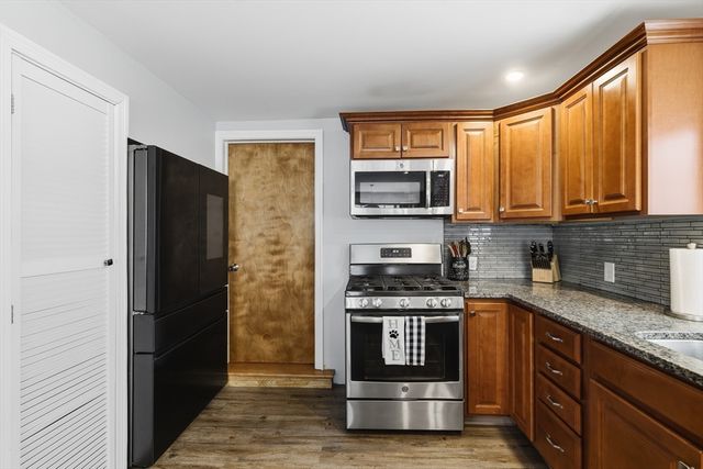 10 Aberdeen St, Fall River, MA 02721