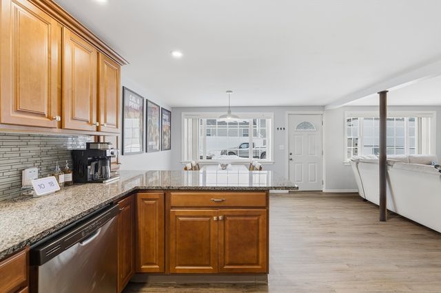 10 Aberdeen St, Fall River, MA 02721