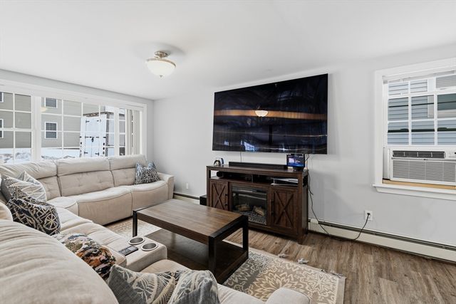 10 Aberdeen St, Fall River, MA 02721