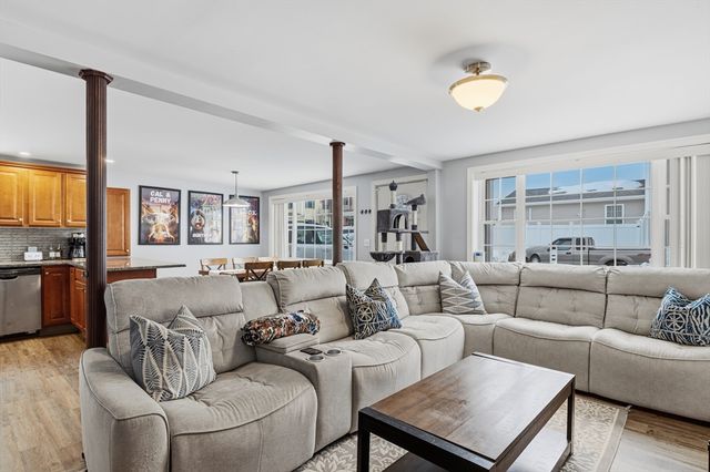 10 Aberdeen St, Fall River, MA 02721