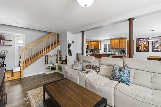 10 Aberdeen St, Fall River, MA 02721