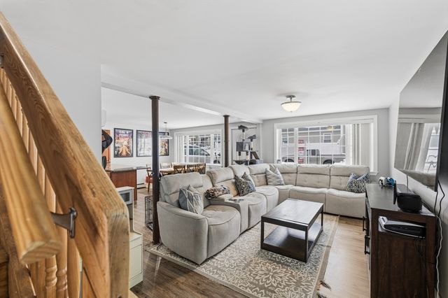 10 Aberdeen St, Fall River, MA 02721