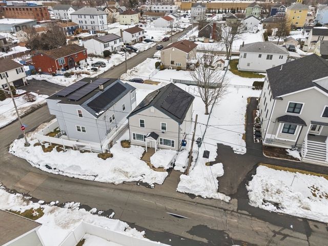 10 Aberdeen St, Fall River, MA 02721