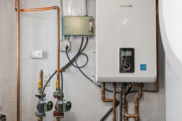 10 Aberdeen St, Fall River, MA 02721