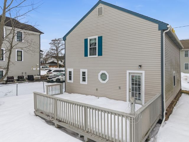 10 Aberdeen St, Fall River, MA 02721
