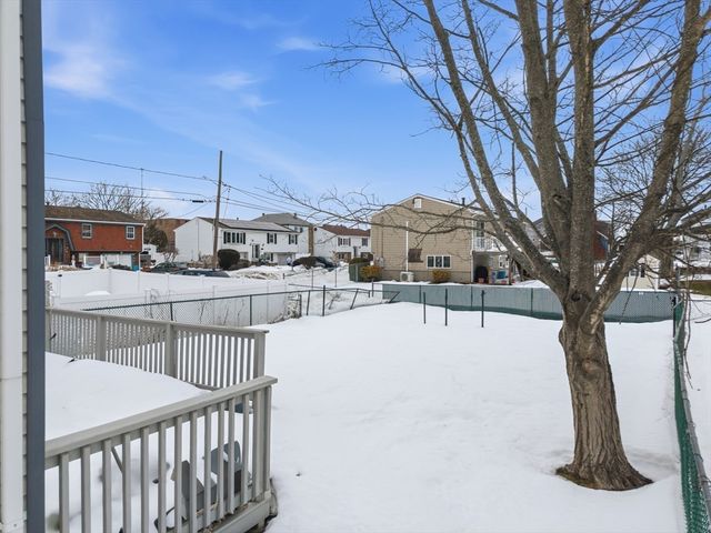 10 Aberdeen St, Fall River, MA 02721