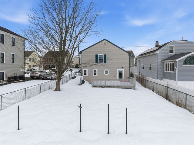10 Aberdeen St, Fall River, MA 02721