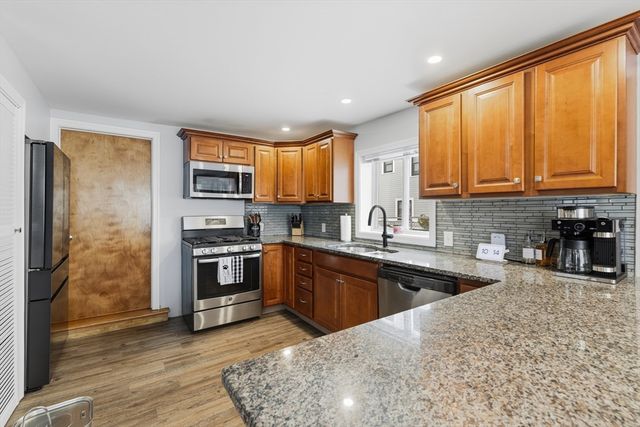 10 Aberdeen St, Fall River, MA 02721