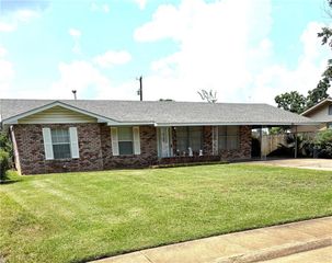 2216 GREENWAY Lane, Alexandria, LA 71301