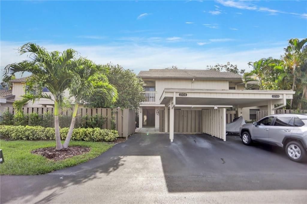 264 Deer Creek Wildwood Lane E, Deerfield Beach, FL 33442