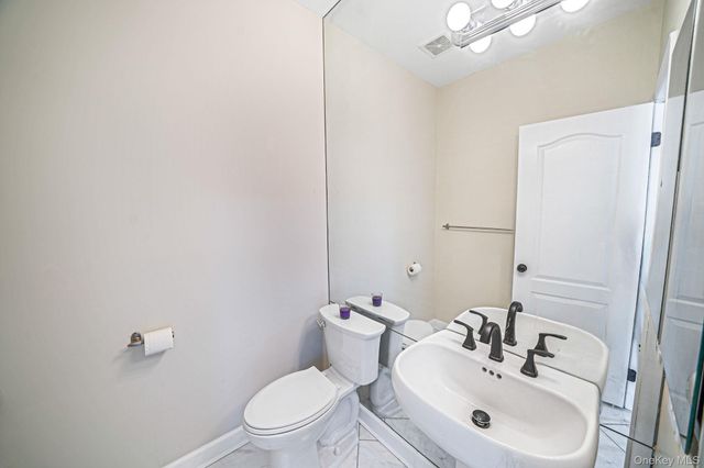 3 Windwatch Drive, Hauppauge, NY 11788