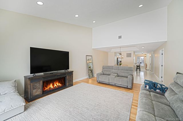 3 Windwatch Drive, Hauppauge, NY 11788