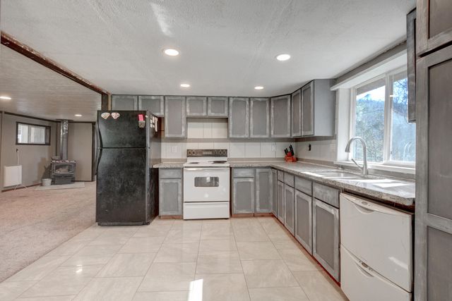 5492 Highway 227, Trail, OR 97541