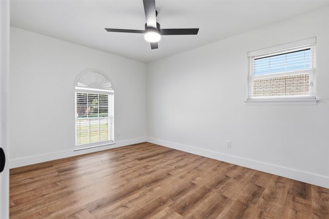 318 NE Michael Drive, Burleson, TX 76028