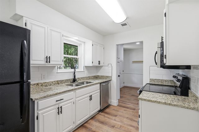 318 NE Michael Drive, Burleson, TX 76028