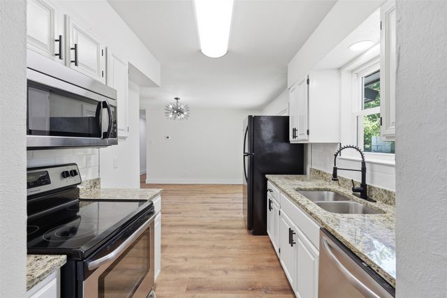 318 NE Michael Drive, Burleson, TX 76028