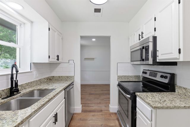 318 NE Michael Drive, Burleson, TX 76028