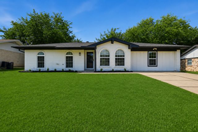 318 NE Michael Drive, Burleson, TX 76028