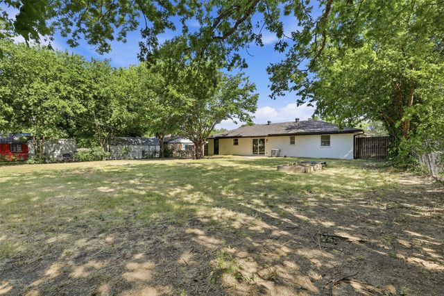 318 NE Michael Drive, Burleson, TX 76028