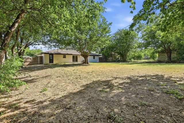 318 NE Michael Drive, Burleson, TX 76028