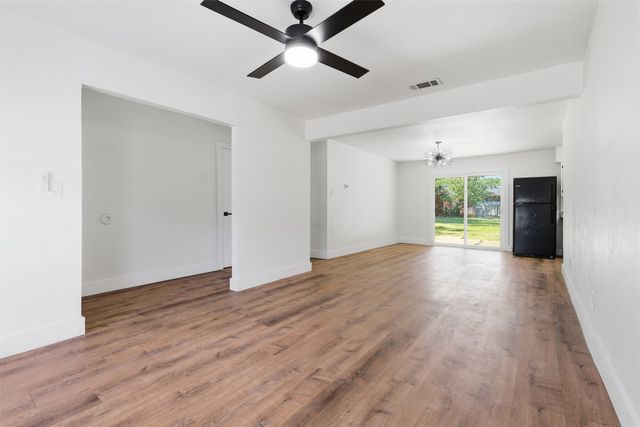318 NE Michael Drive, Burleson, TX 76028