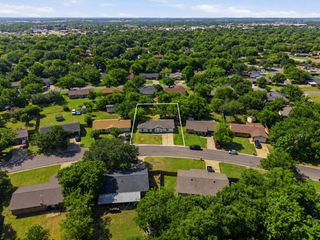 318 NE Michael Drive, Burleson, TX 76028