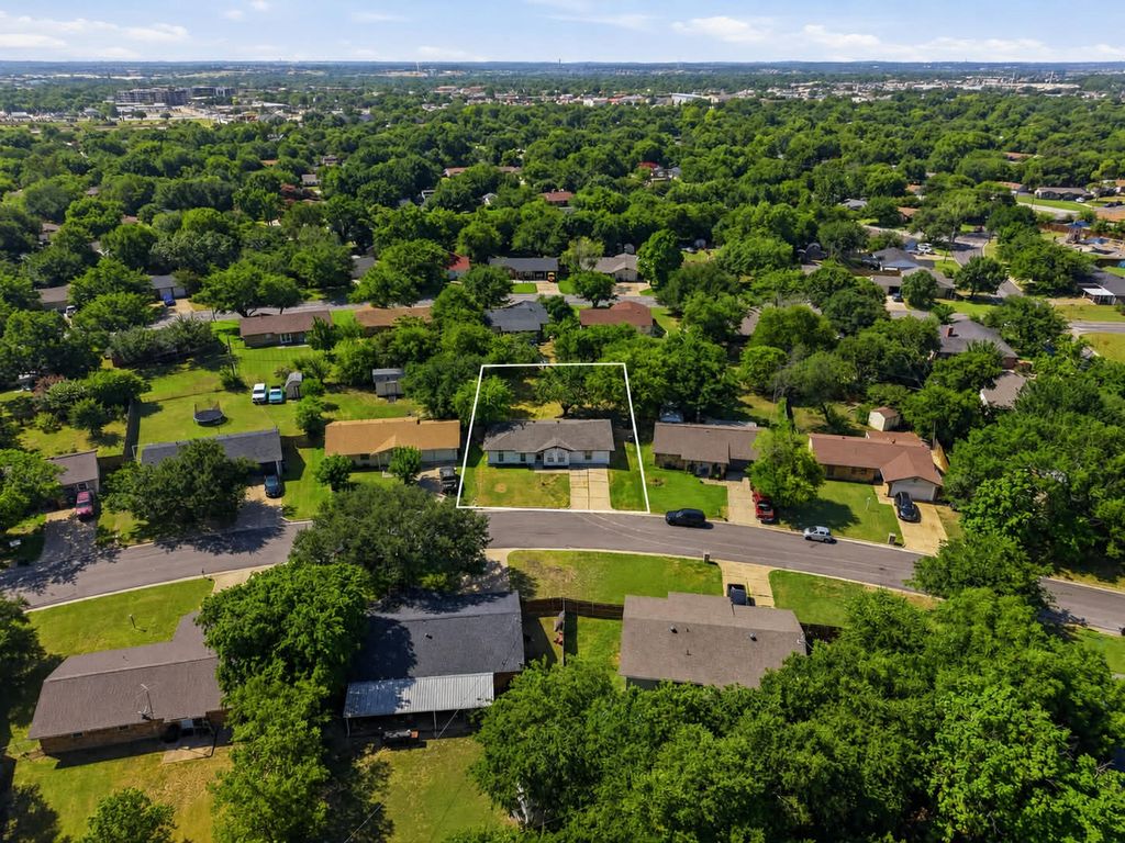318 NE Michael Drive, Burleson, TX 76028