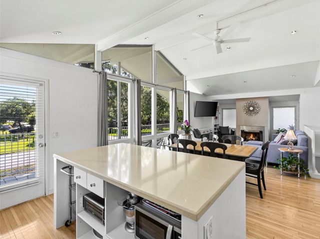 432 Glen Cove Street, Kemah, TX 77565