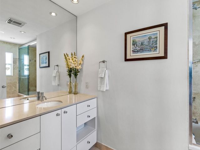 432 Glen Cove Street, Kemah, TX 77565