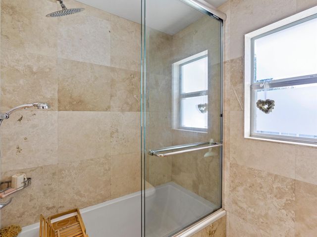 432 Glen Cove Street, Kemah, TX 77565