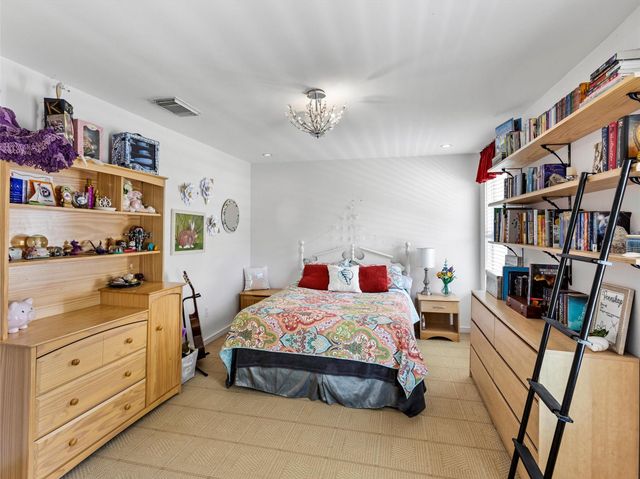 432 Glen Cove Street, Kemah, TX 77565