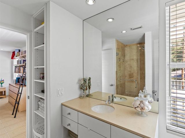 432 Glen Cove Street, Kemah, TX 77565