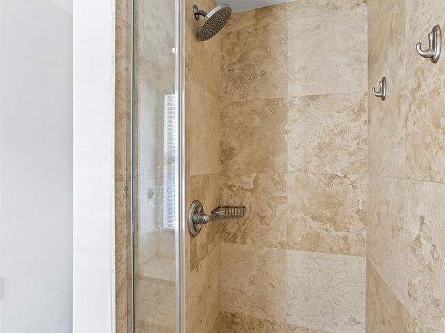 432 Glen Cove Street, Kemah, TX 77565