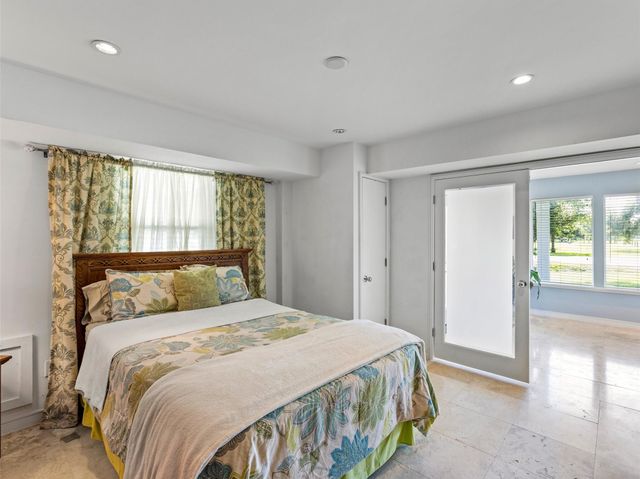 432 Glen Cove Street, Kemah, TX 77565