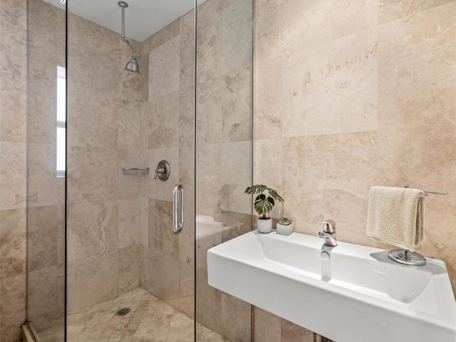 432 Glen Cove Street, Kemah, TX 77565