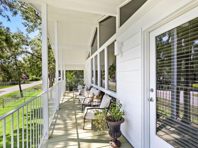 432 Glen Cove Street, Kemah, TX 77565