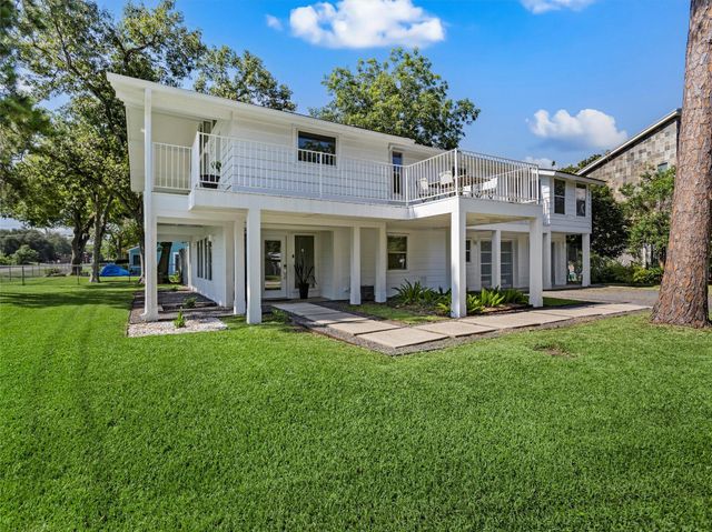 432 Glen Cove Street, Kemah, TX 77565