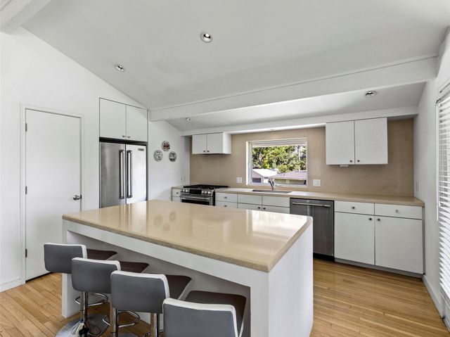 432 Glen Cove Street, Kemah, TX 77565