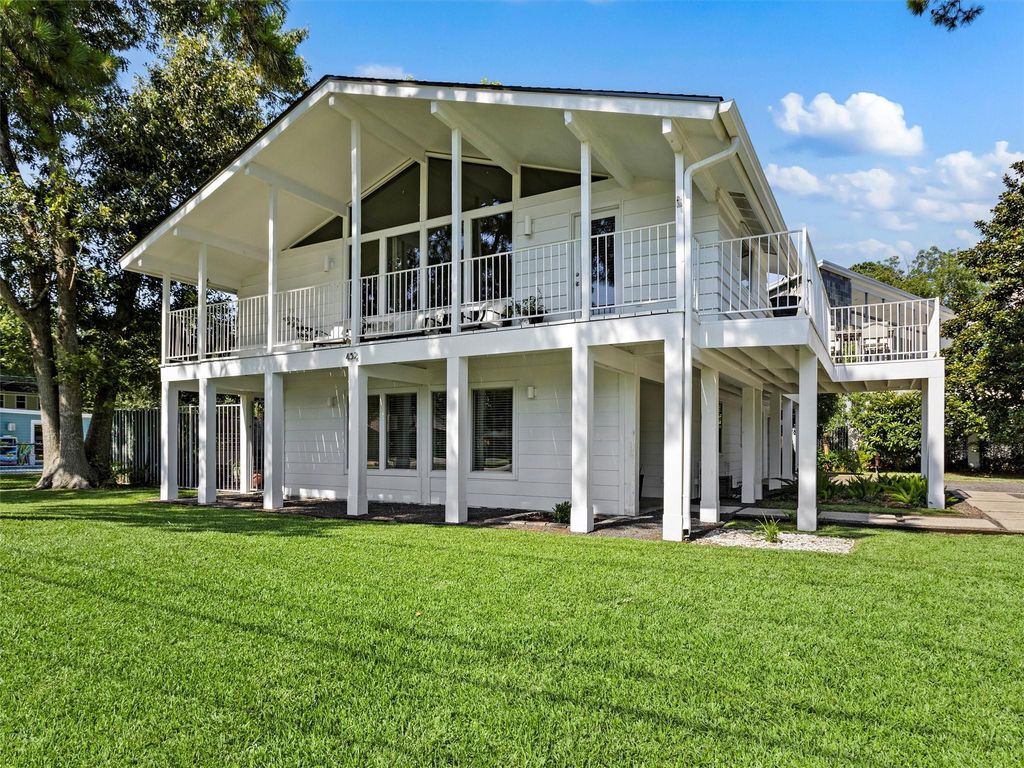 432 Glen Cove Street, Kemah, TX 77565