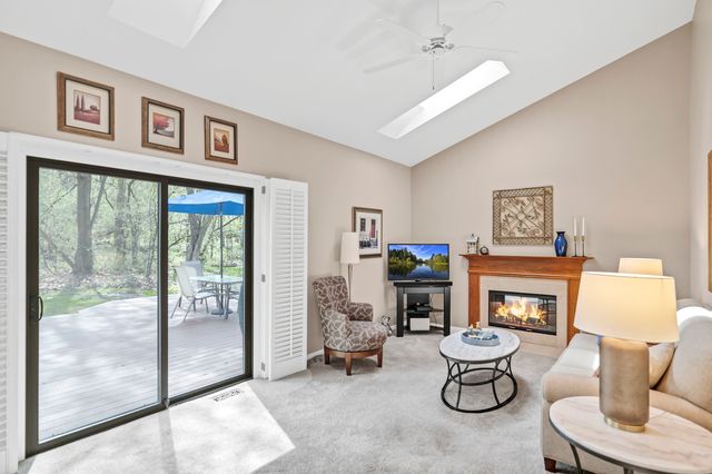 713 Hackberry Court, Bartlett, IL 60103