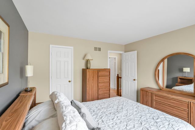 713 Hackberry Court, Bartlett, IL 60103